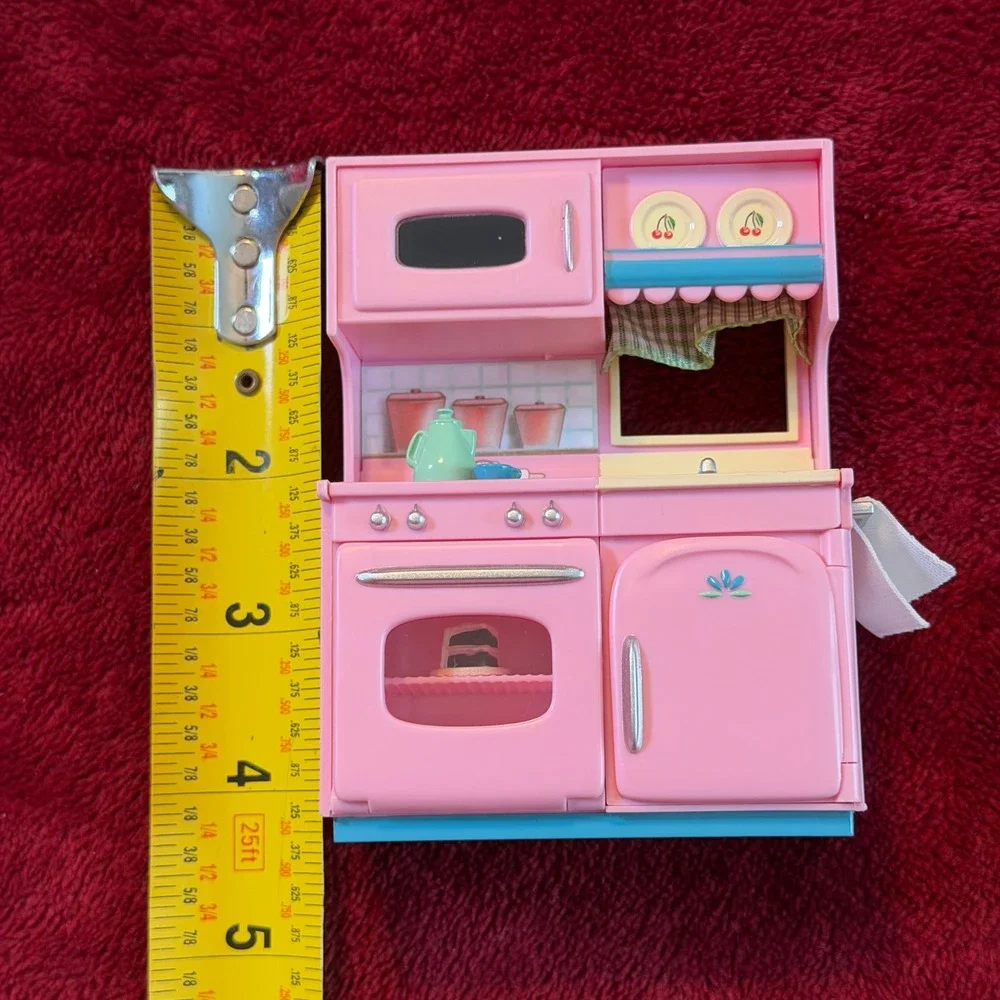 2013 Hallmark Keepsake A Kitchenette For Christmas Ornament Valerie Shanks‎ Pink